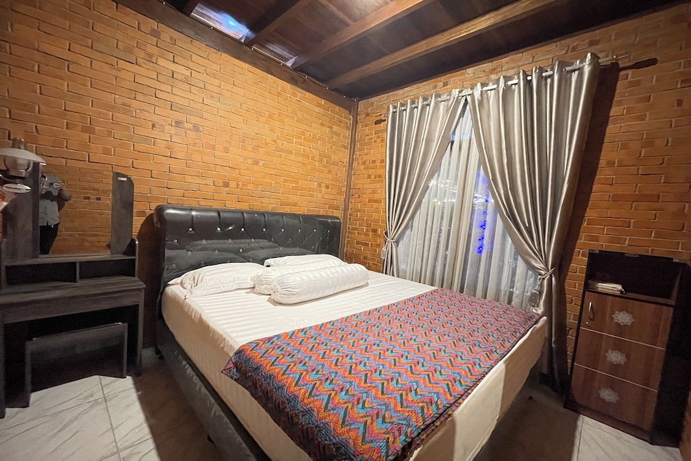 Wooden Villa (4 Rooms) With Mountain View photo 2