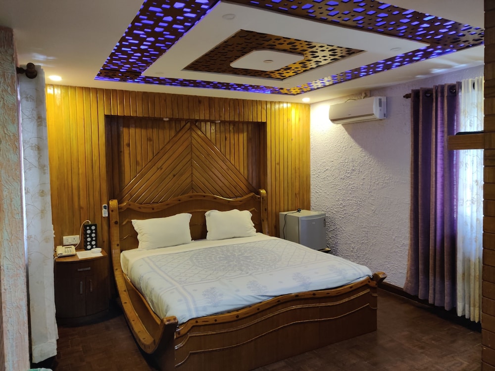 Deluxe Double or Twin Room