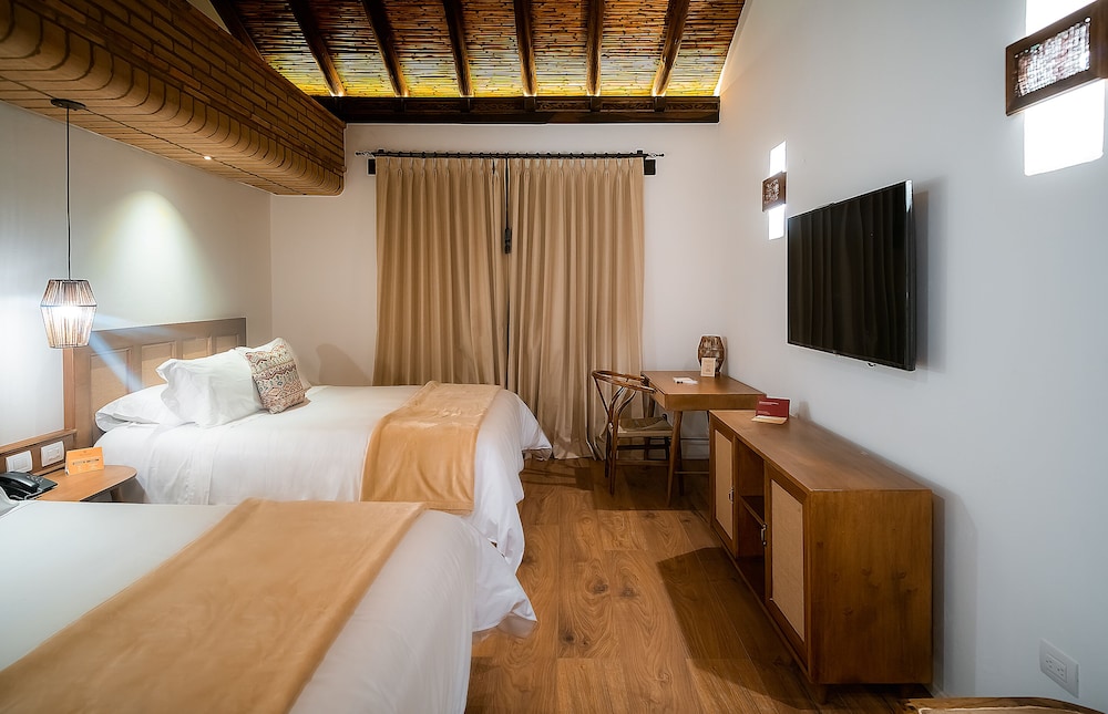Superior Room, 2 Queen Beds - Photo 3