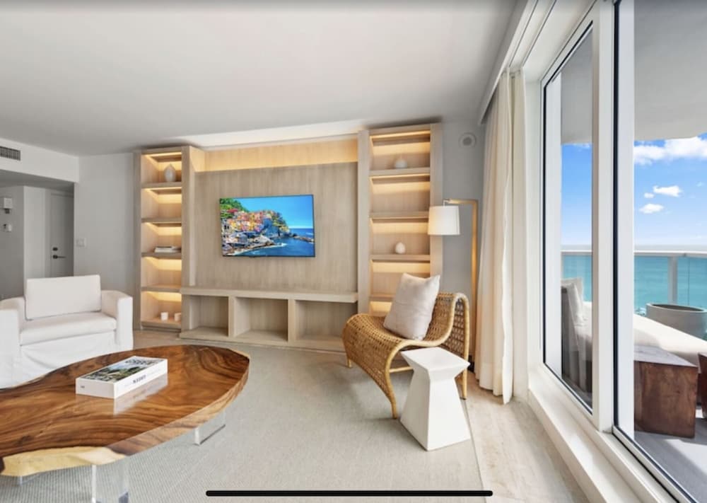 Deluxe Condo, 1 King Bed with Sofa bed, Non Smoking, Resort View