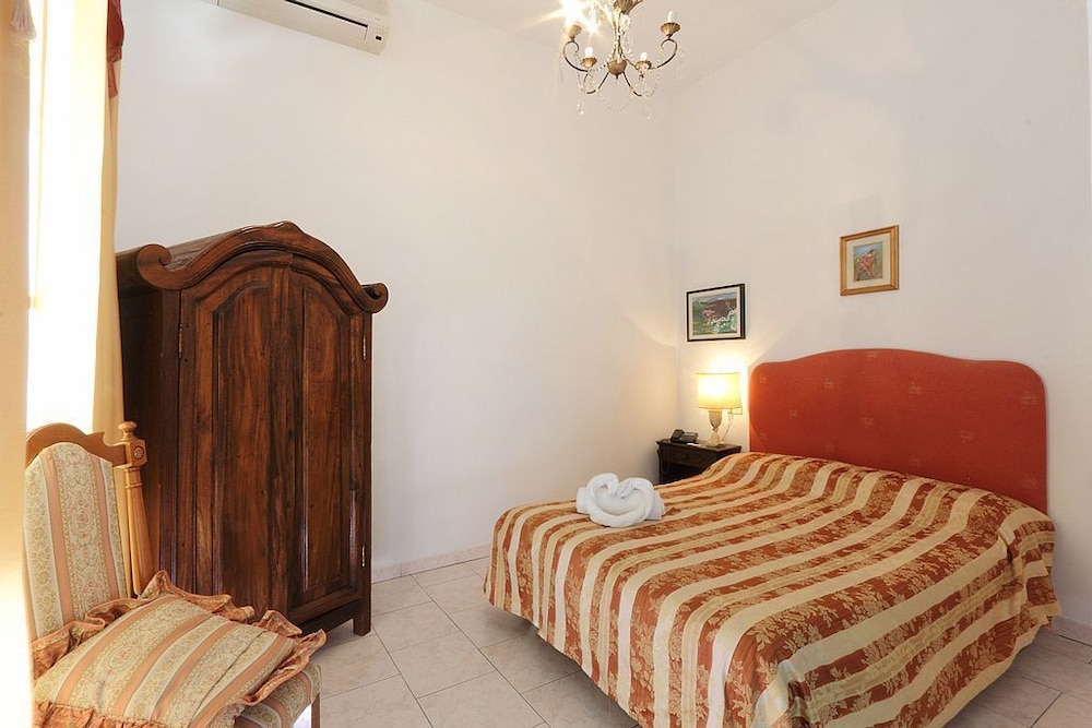 Basic Double Room photo 3