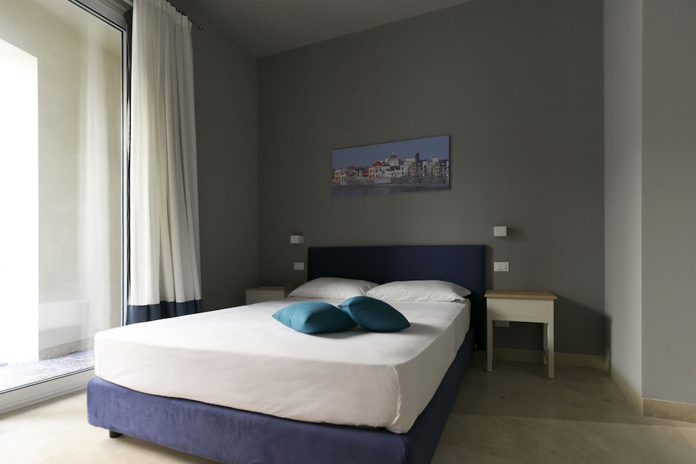 Junior Suite, 1 Queen Bed, Non Smoking photo 3