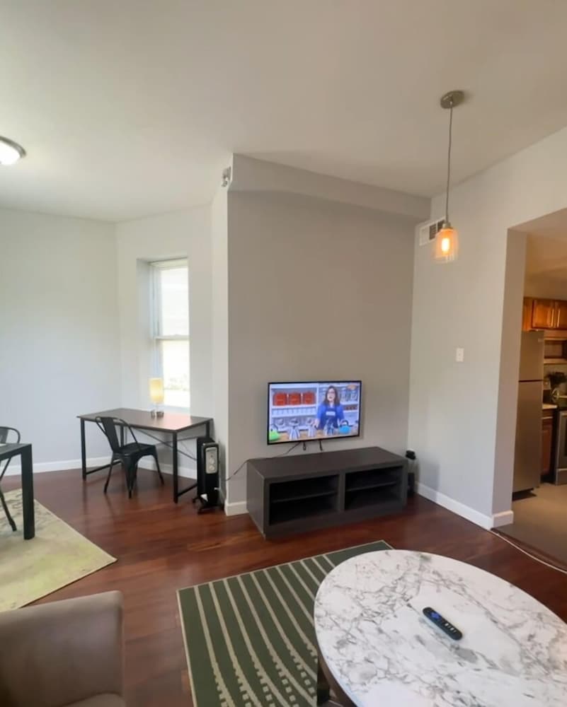 Basic Apartment, 1 Queen Bed, Non Smoking, Kitchen photo 3