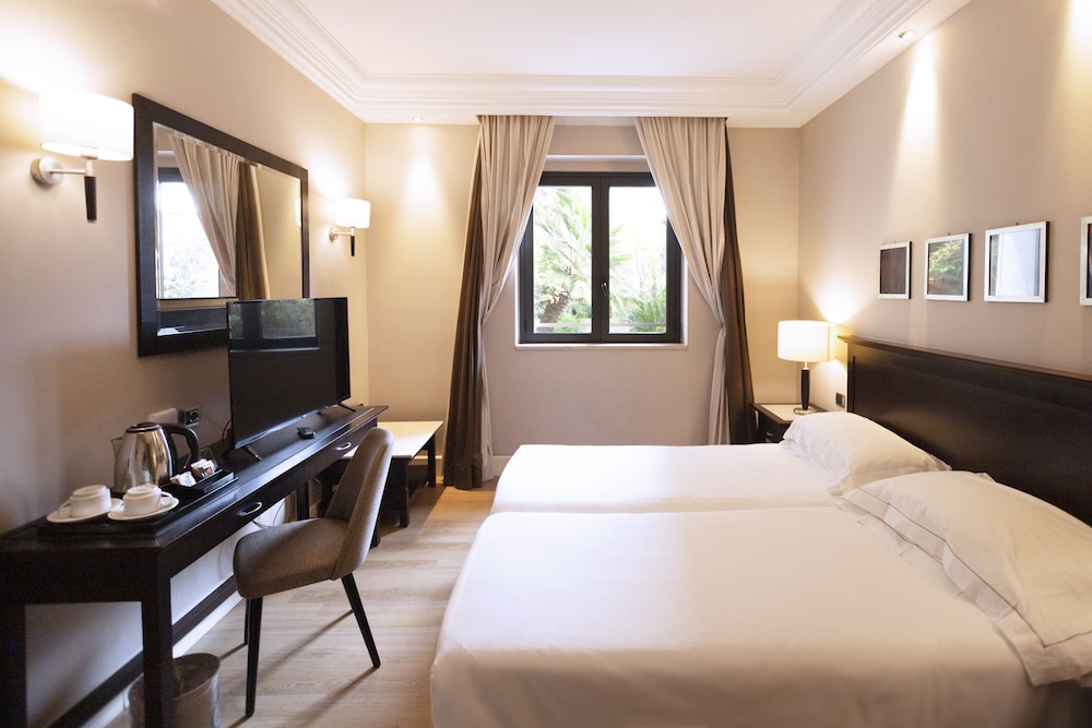 Double or Twin Room - Photo 2