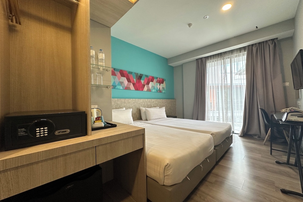 Deluxe Twin Room, Balcony photo 3