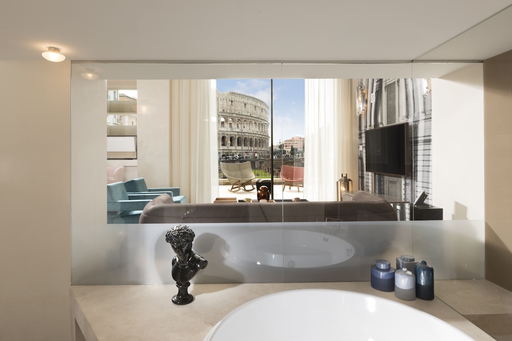 Panoramic Suite, 1 King Bed, Ground Floor (Colosseum View)