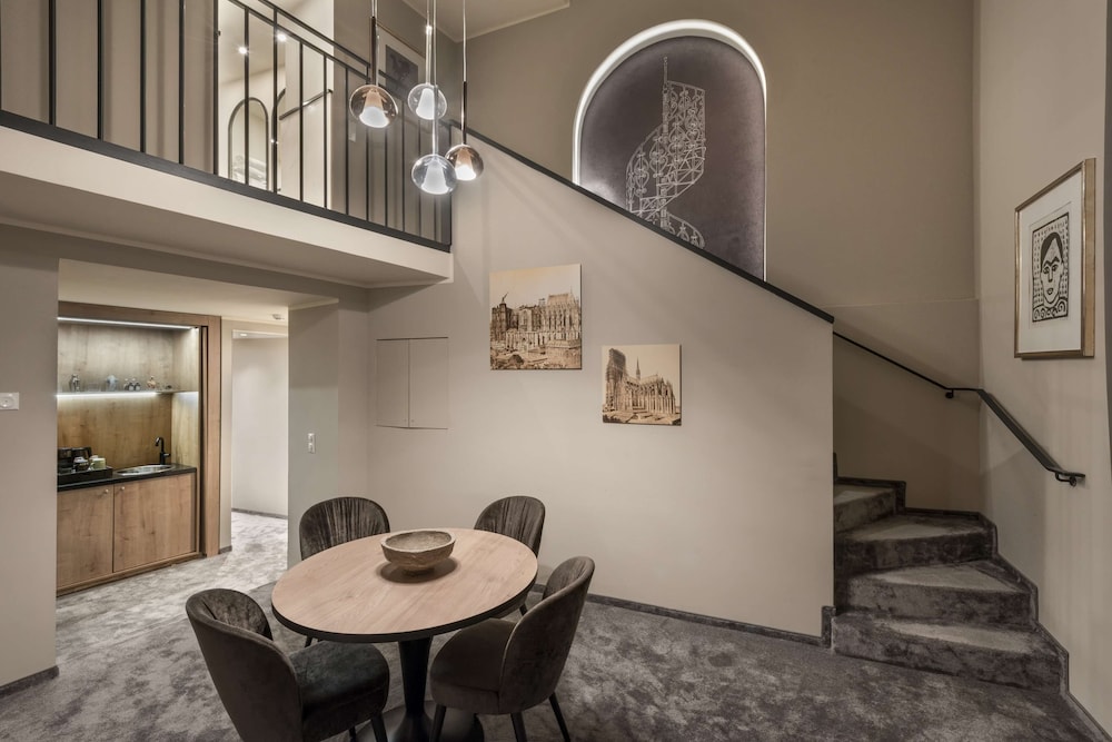 Suite, 1 King Bed (Cathedral Duplex)
