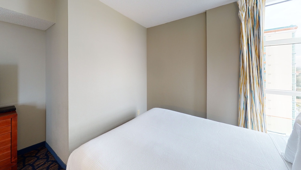 Suite, 2 Queen Beds, Oceanfront (Angle) - Photo 2