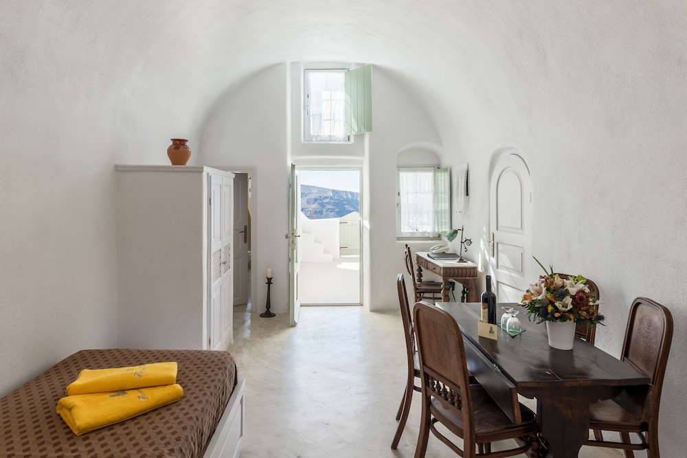 Family Suite, Jetted Tub (Caldera View) - Photo 5