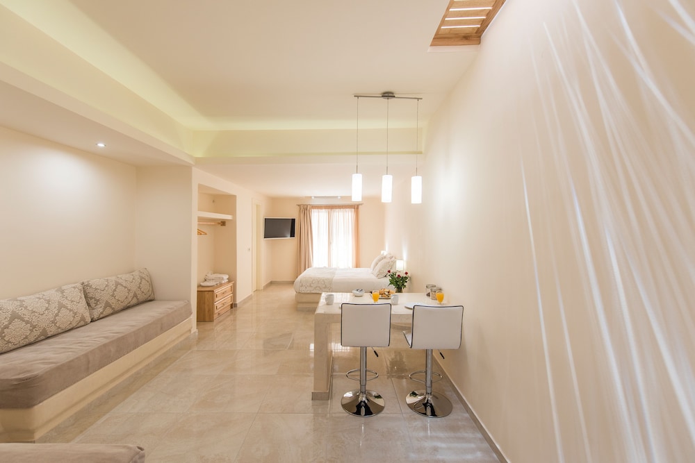 Classic Suite, Garden View (& private Jetted Tub) - Photo 9