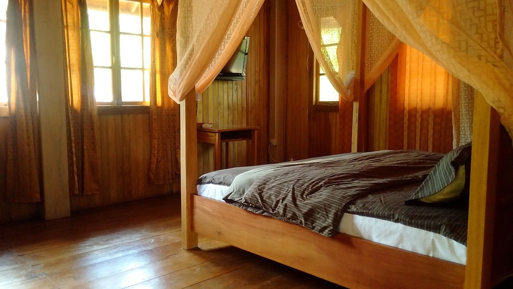Deluxe Cottage, 1 King Bed, Beach View, Beachfront photo 2