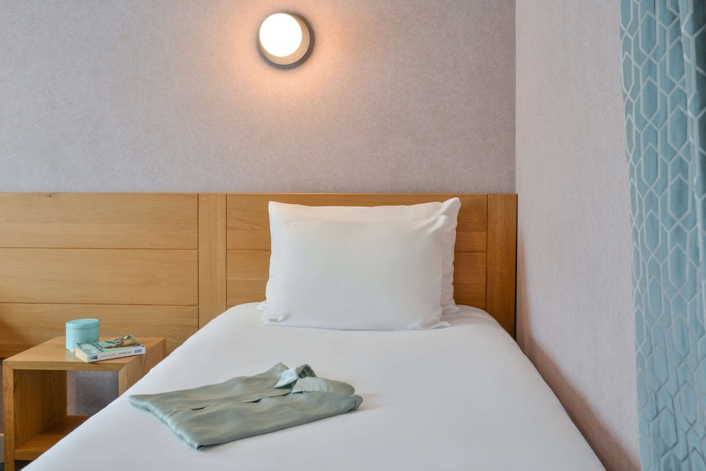 Standard Room, 2 Twin Beds, Non Smoking - Photo 7