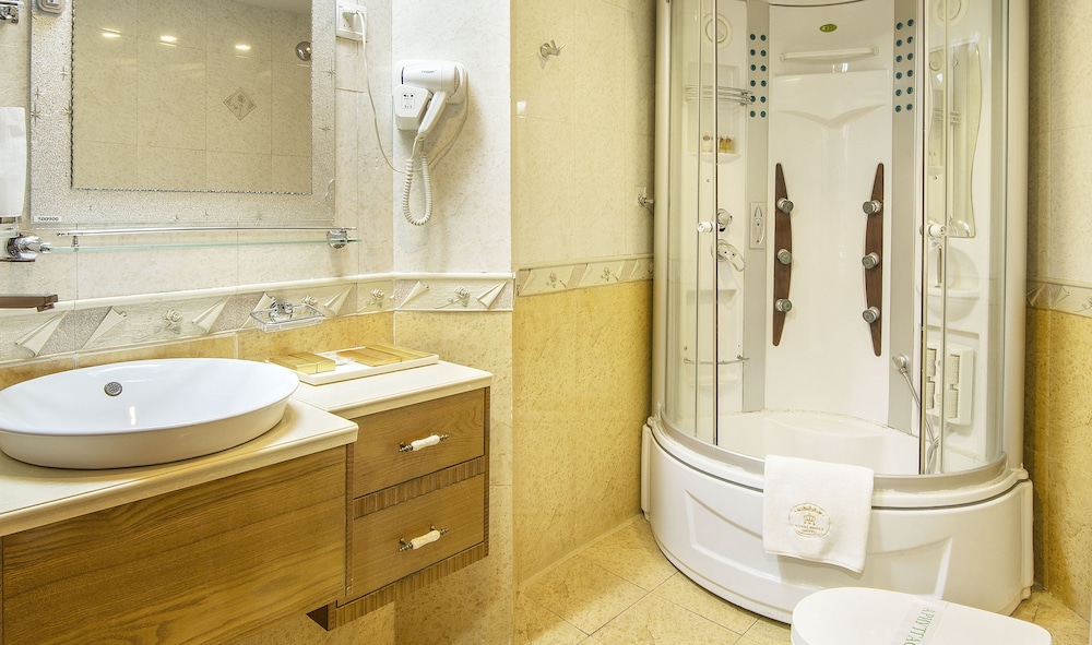 Deluxe Suite - Photo 3