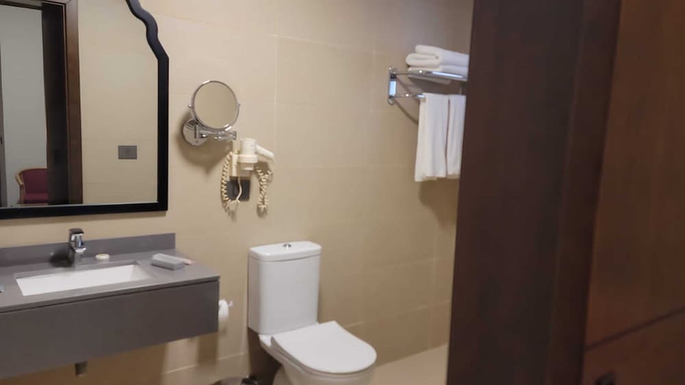 Executive Suite - Photo 3