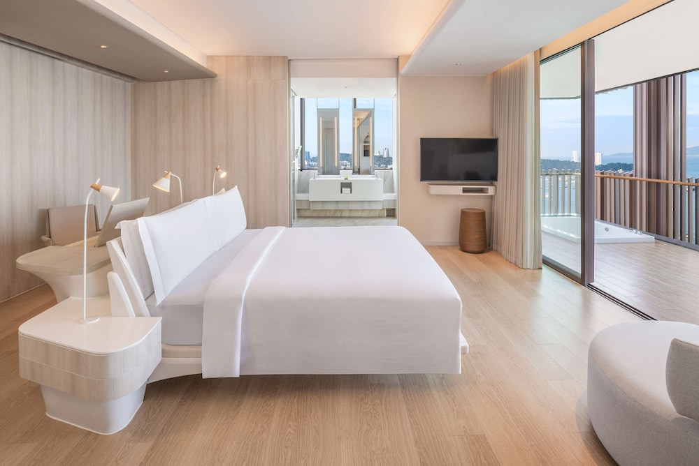Suite, 1 King Bed, Ocean View (Prestige)