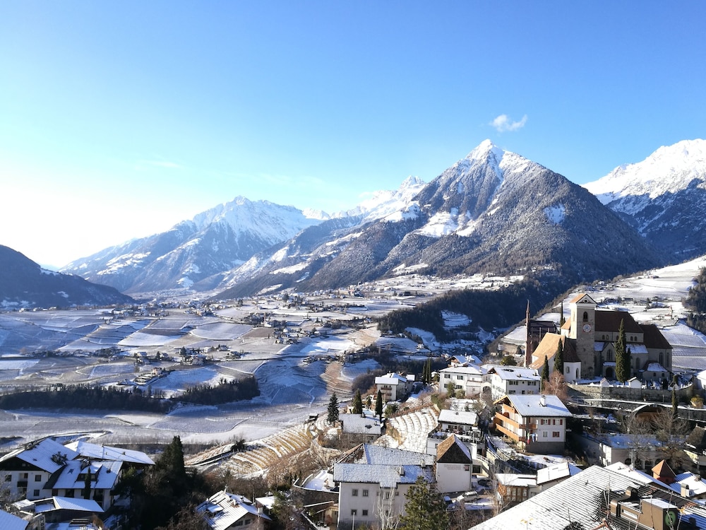 Premium Double Room, 1 Queen Bed, Balcony, Valley View photo 3