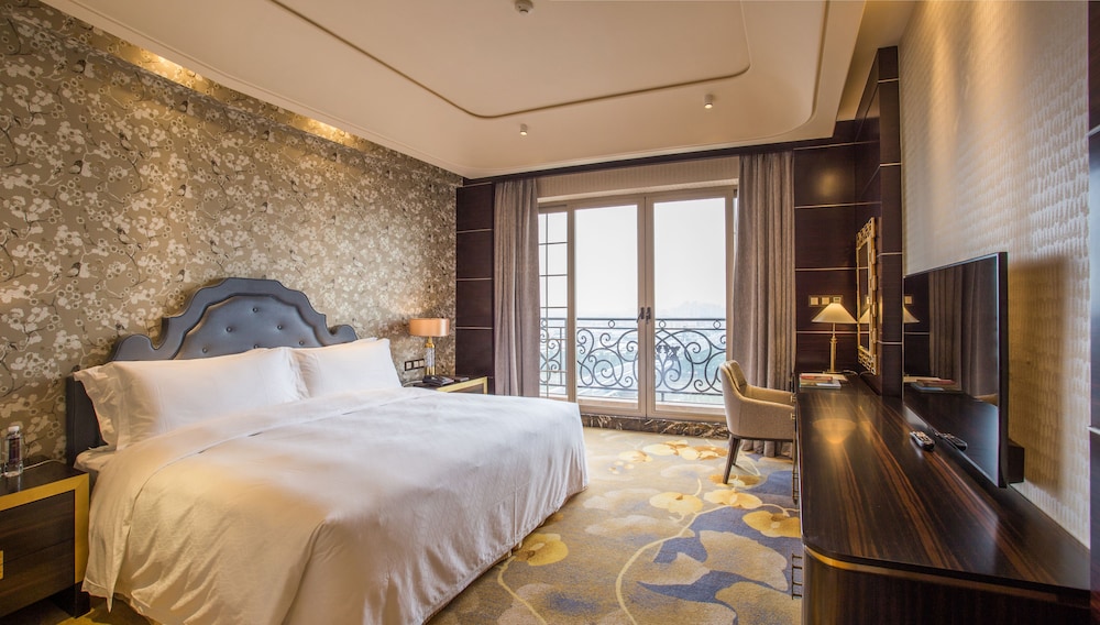 Castle Suite photo 3