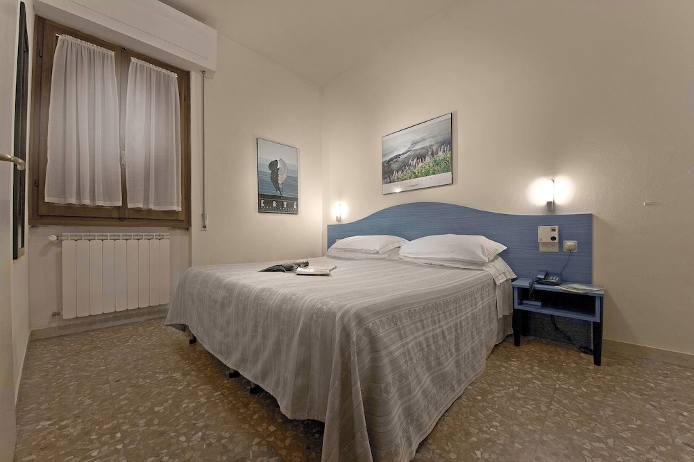 Double or Twin Room photo 3