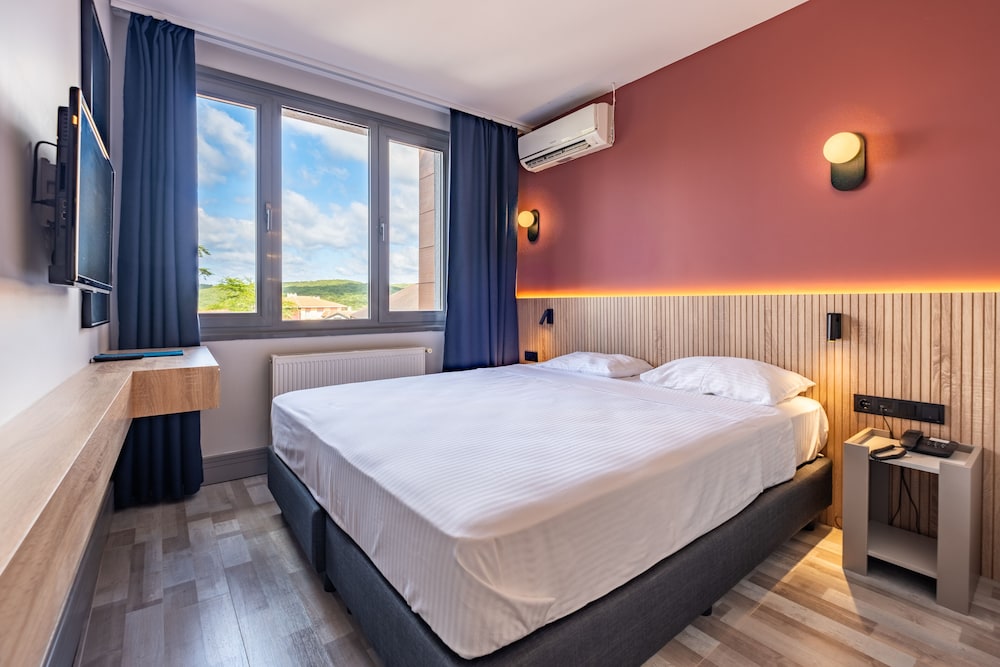 Standard Double or Twin Room, Park View photo 2