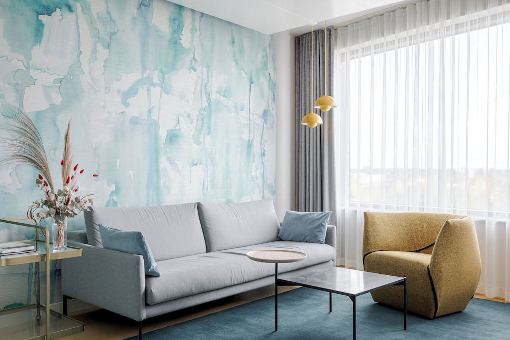 Suite - Photo 1
