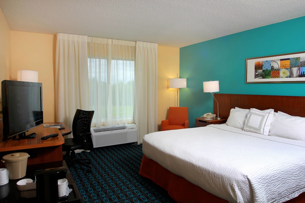 Room, 1 King Bed (Mobility/Hearing Access, Roll-In Shwr) - Photo 1