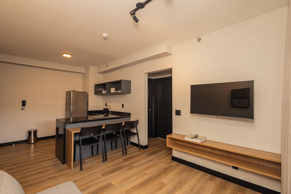 Family Room, City View photo 1