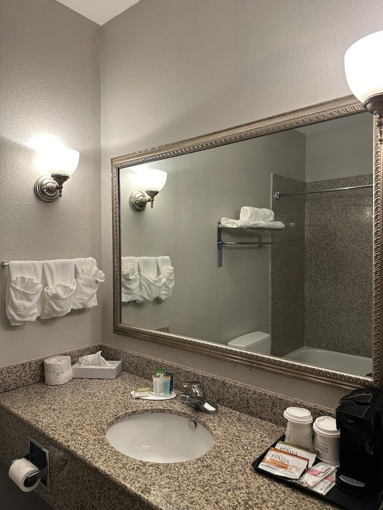 Room, 2 Queen Beds, Non Smoking - Photo 1