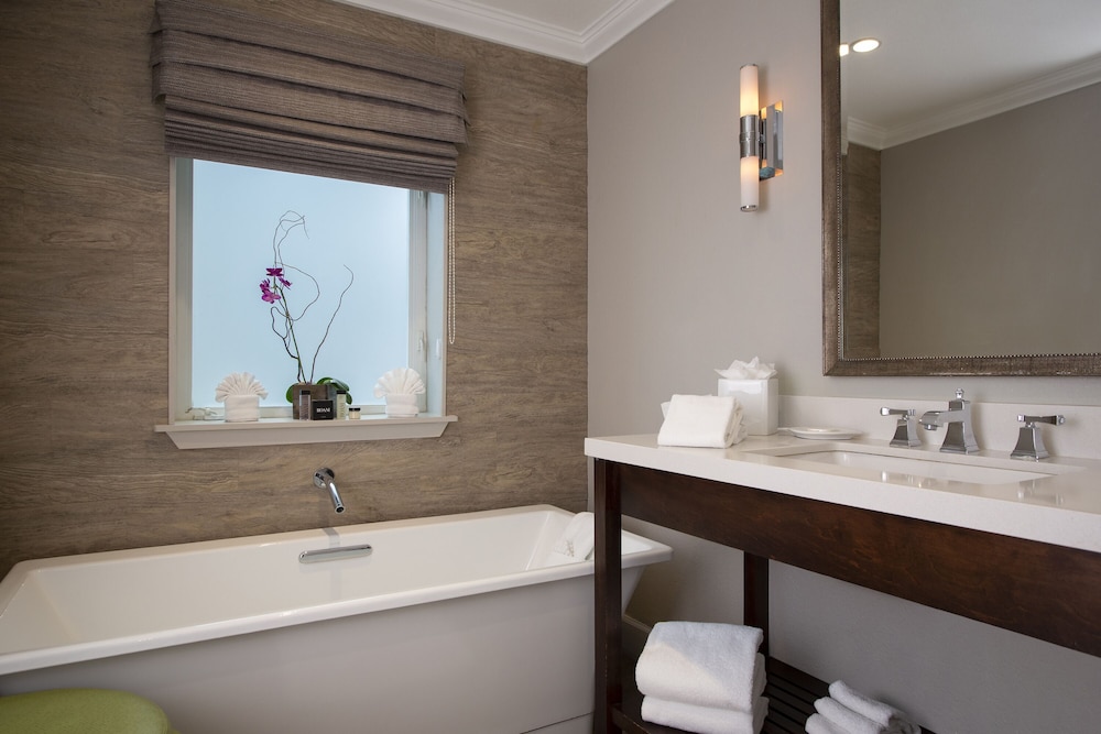Junior Spa King Suite