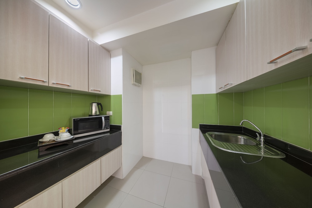 1 Bedroom Suite Room Only photo 3