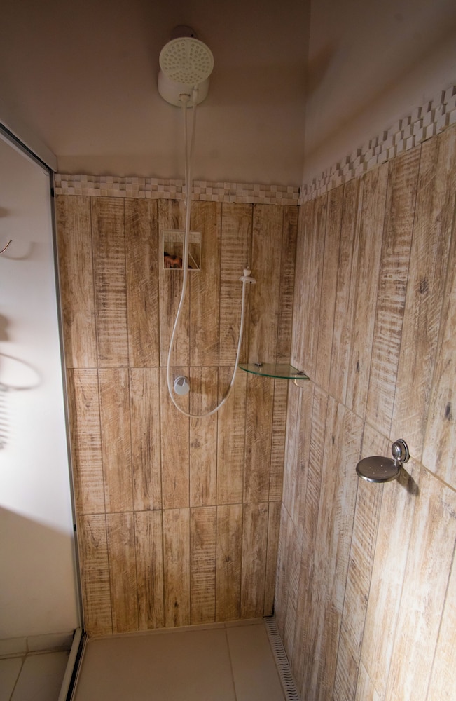 Family Suite, Private Bathroom photo 2