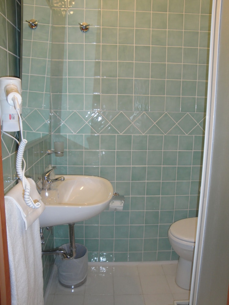 Economy Double Room - Photo 3
