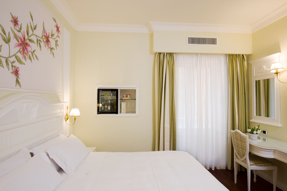 Classic Double Room Single Use photo 3