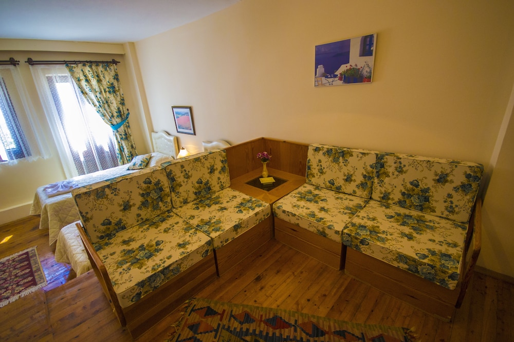 Standard Room photo 2