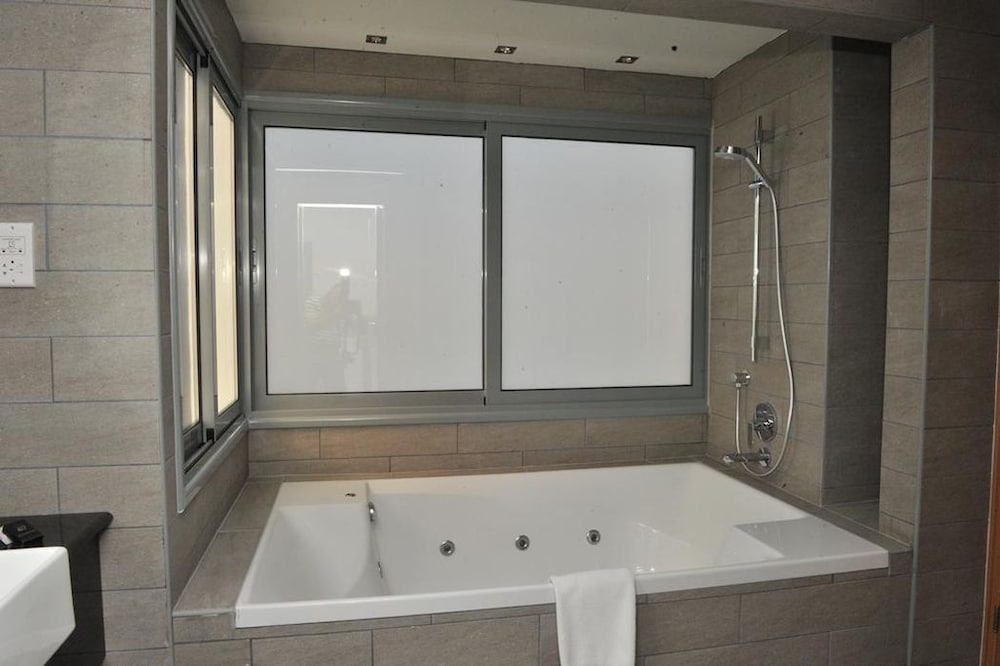 Villa, 1 Bedroom, Jetted Tub, Poolside - Photo 7