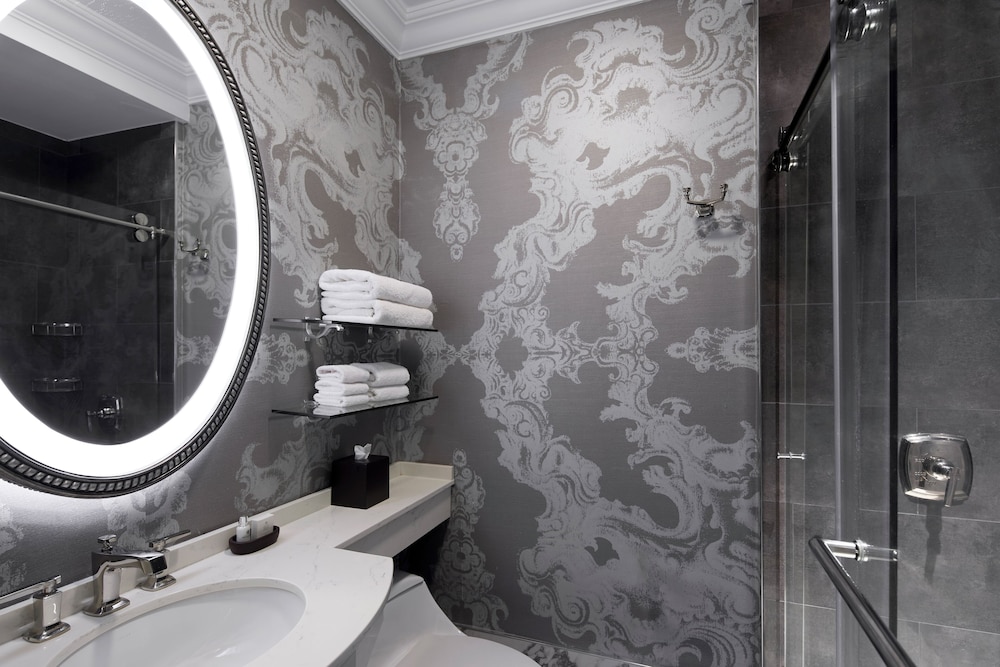 Standard Double (Mobility & Hearing Accessible with Tub) - Photo 6