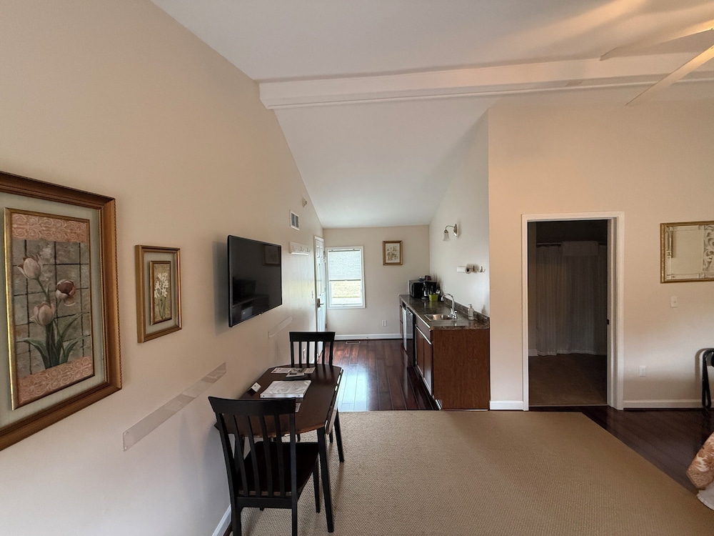 Suite #6 ADA photo 1