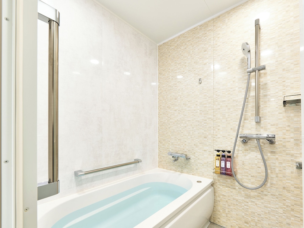 Superior Room with Twin Bed (1-2 People Use Only) - Photo 4