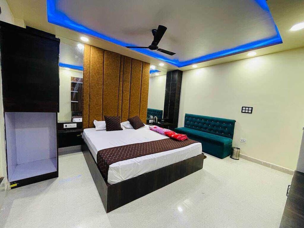 Deluxe Double Room, Balcony, City View photo 2