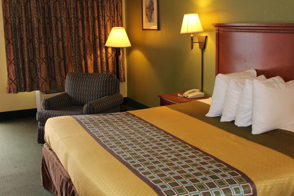 Room, 1 King Bed, Non Smoking - Photo 3