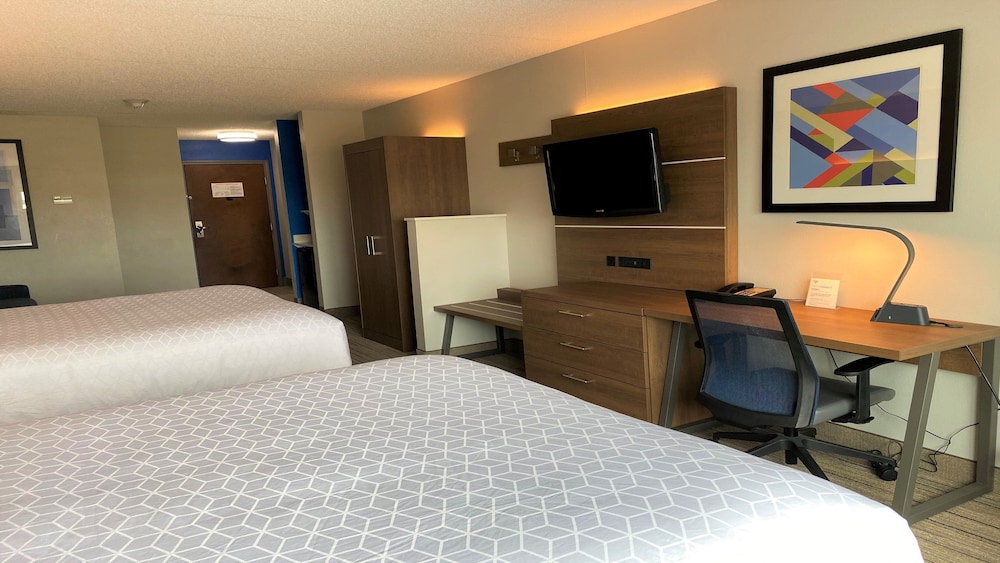 Suite, Multiple Beds - Photo 3