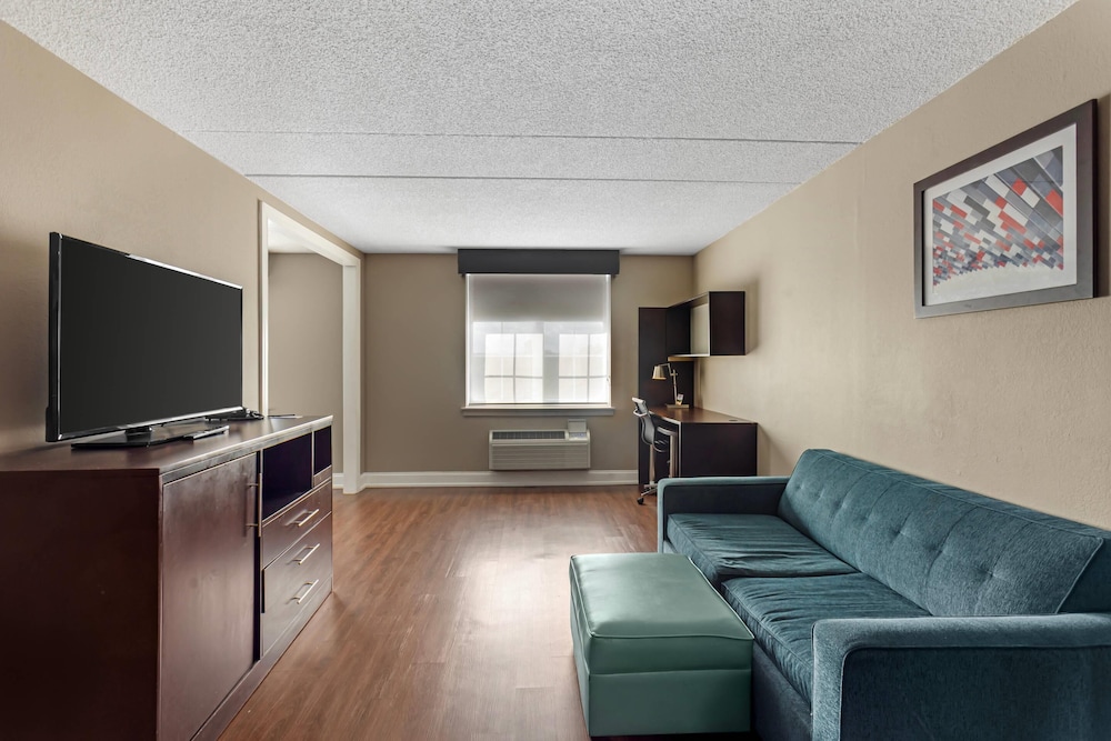 Suite, Multiple Beds, Non Smoking - Photo 6