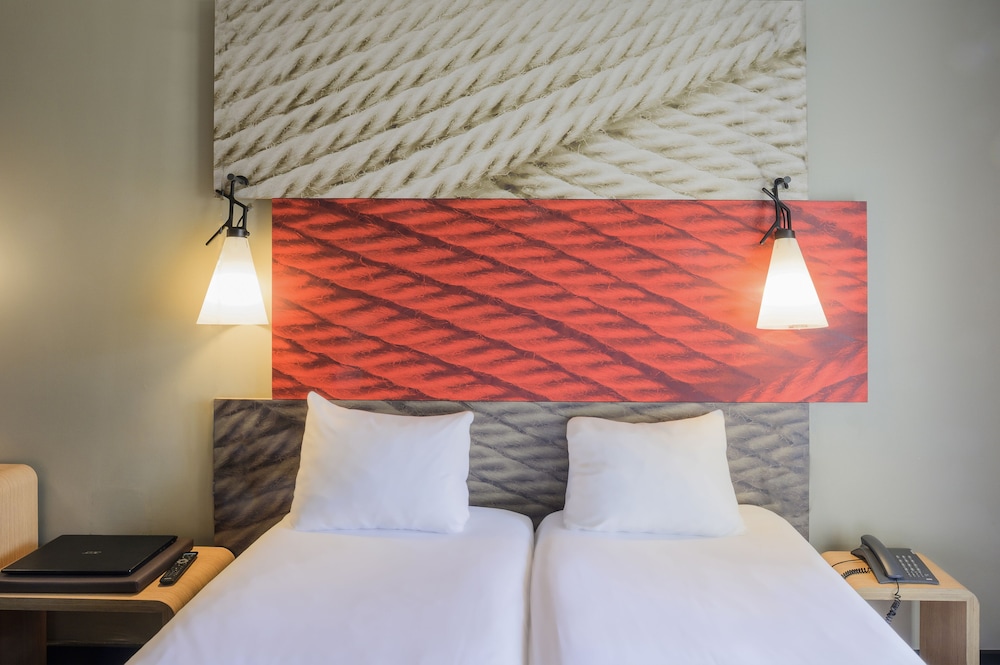 Standard Room, 2 Twin Beds - Photo 9