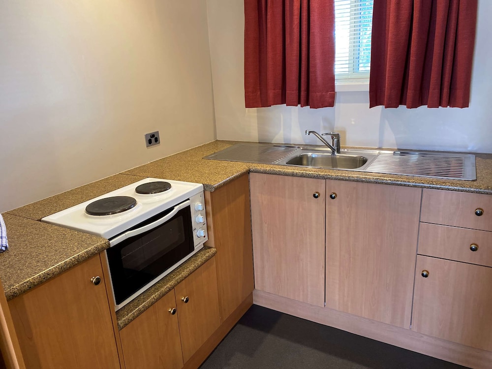 Executive Suite, Multiple Beds, Non Smoking, Kitchenette (with Sofabed) - Photo 8