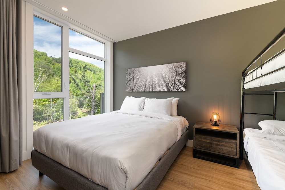 2 Bedroom Apartment, Top Floor, Mountain View photo 3