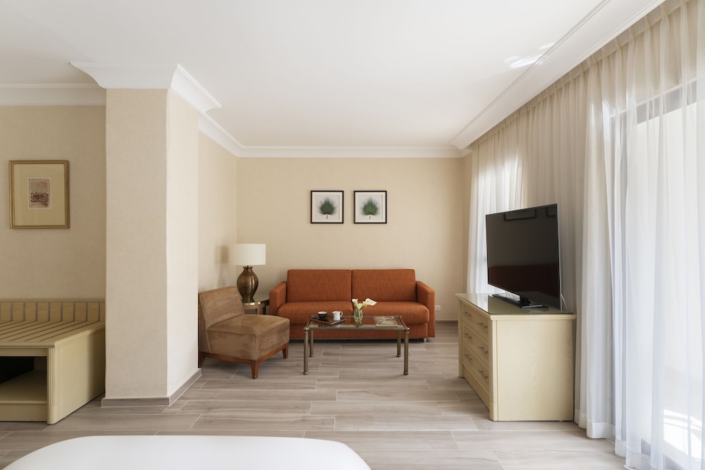 Junior Suite, 1 Twin Bed - Photo 1