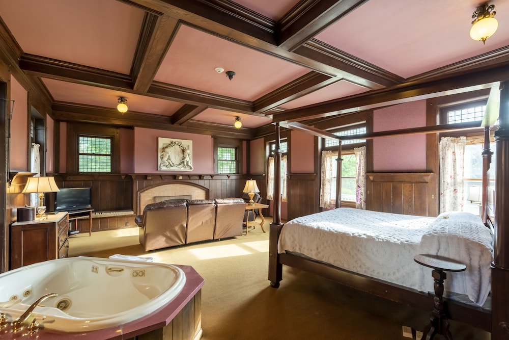 Lewis Suite