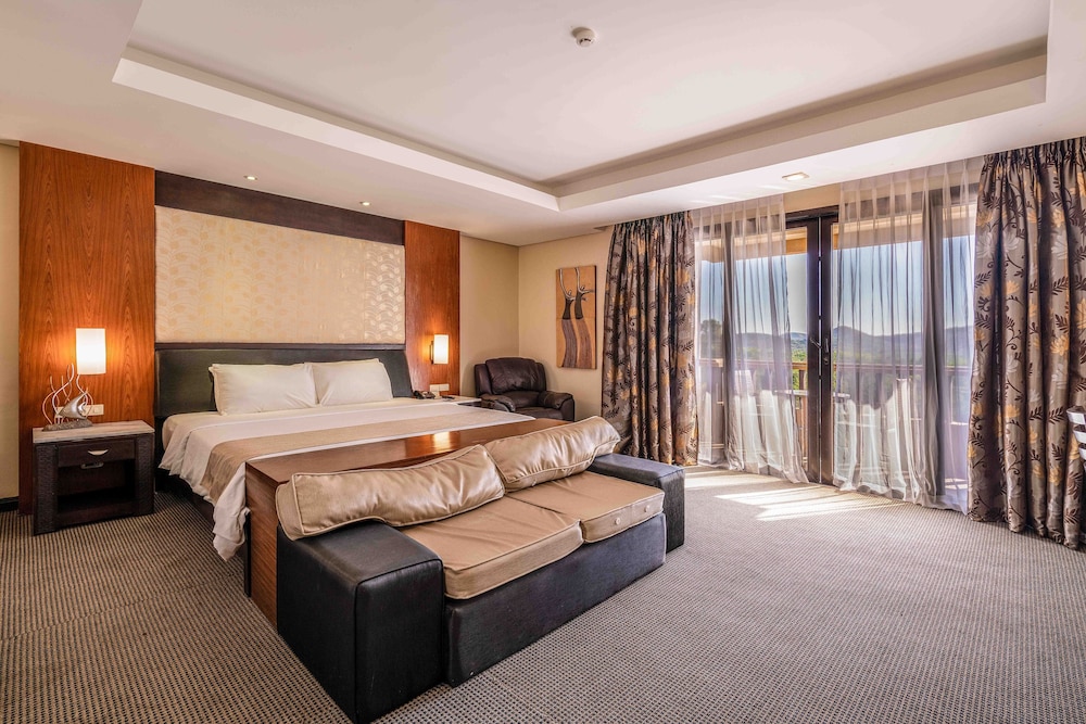 Premium Double or Twin Room, 1 Bedroom, Pool View photo 3