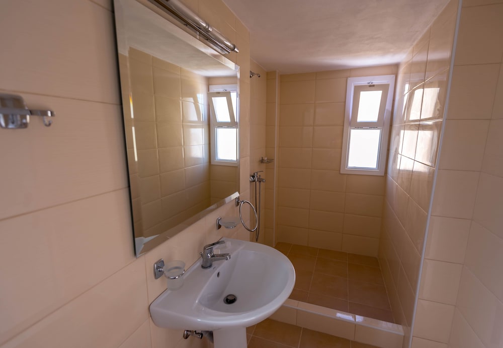 Triple Room, Pool View - Photo 4