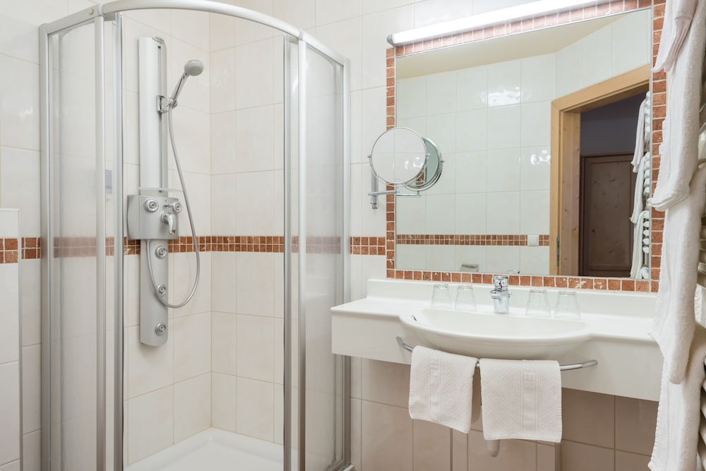 Junior Suite, 2 Bedrooms, Non Smoking, Mountain View photo 2