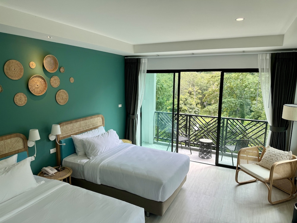 Premium Studio Suite, 2 Twin Beds, Mountain View - Photo 1